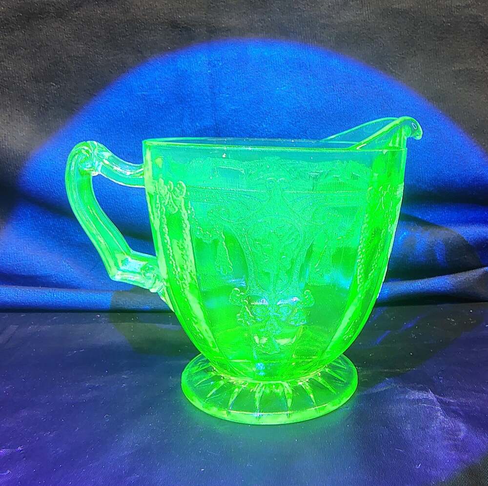 ANCHOR HOCKING Cameo Ballerina Green Depression Glass Footed Creamer Uranium